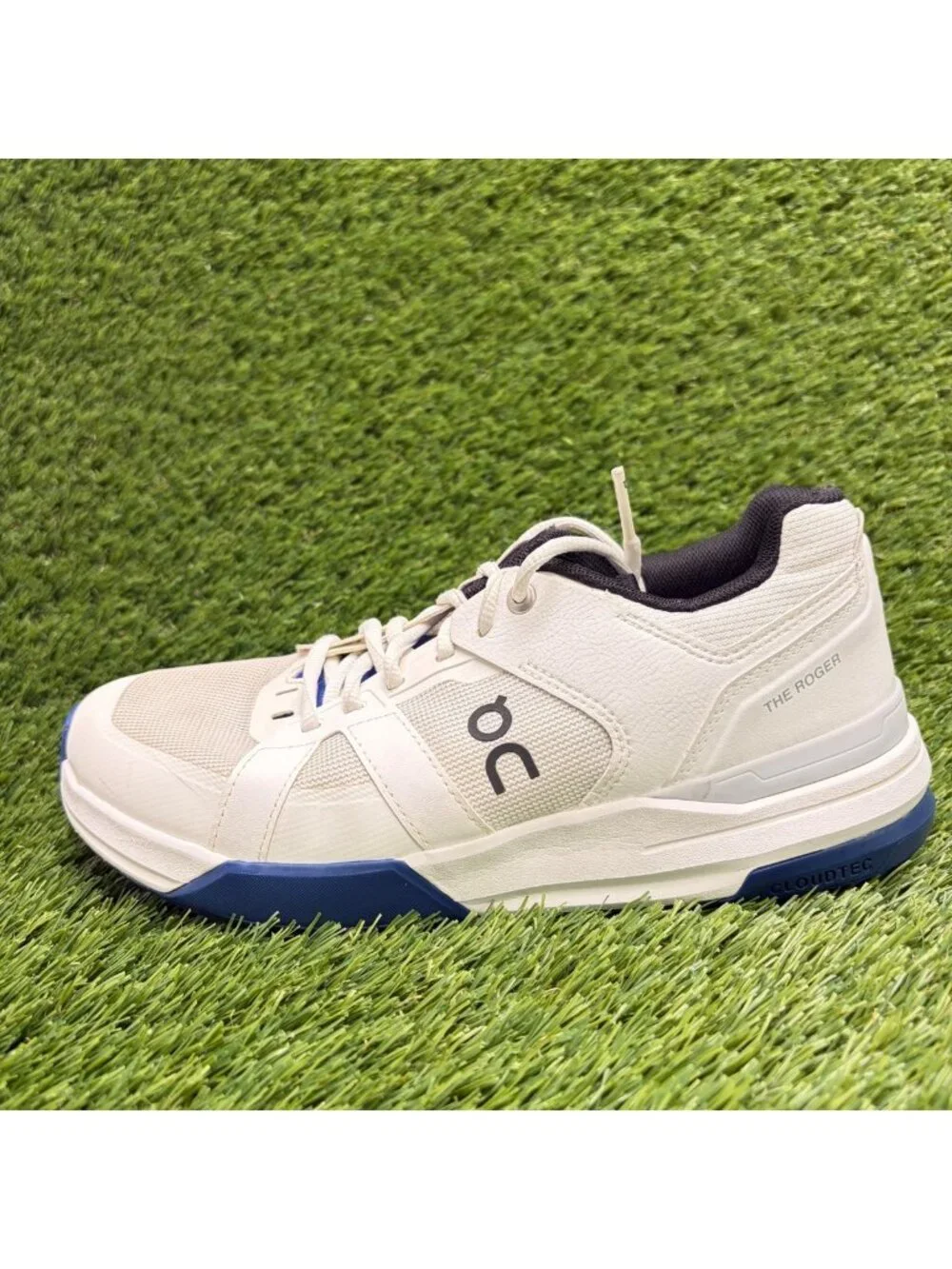 On The Roger Clubhouse Pro Womens Size 8 White Athletic Running Shoes Sneakers